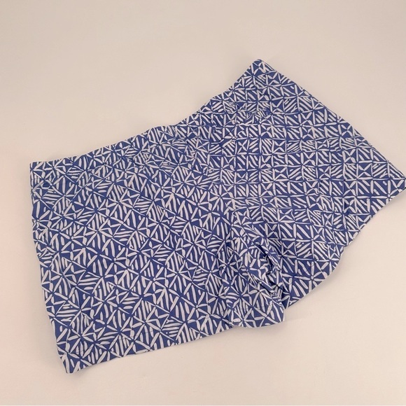 Lilly Pulitzer Blue Ocean View Shorts Size XL - Picture 5 of 5